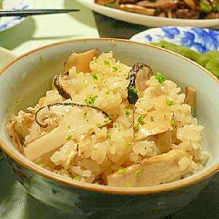 香り豊かな秋の味覚「松茸ご飯」